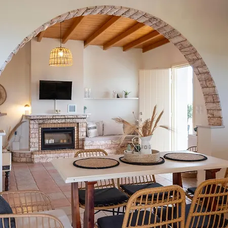 Holiday home Trip's House: με θέα στη θάλασσα. Ambelas