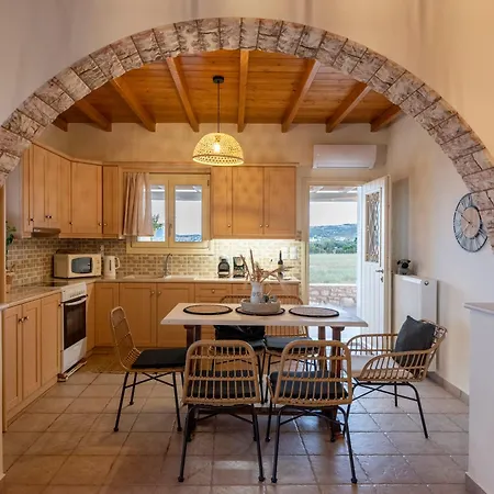 Holiday home Trip's House: με θέα στη θάλασσα. Ambelas