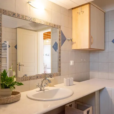 Trip's House: με θέα στη θάλασσα. Ampelas