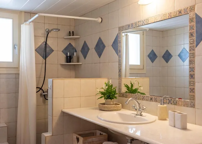 Trip's House: με θέα στη θάλασσα. Αμπελάς