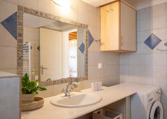 Trip's House: με θέα στη θάλασσα. Αμπελάς