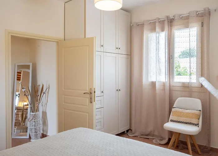 Trip's House: με θέα στη θάλασσα. Αμπελάς